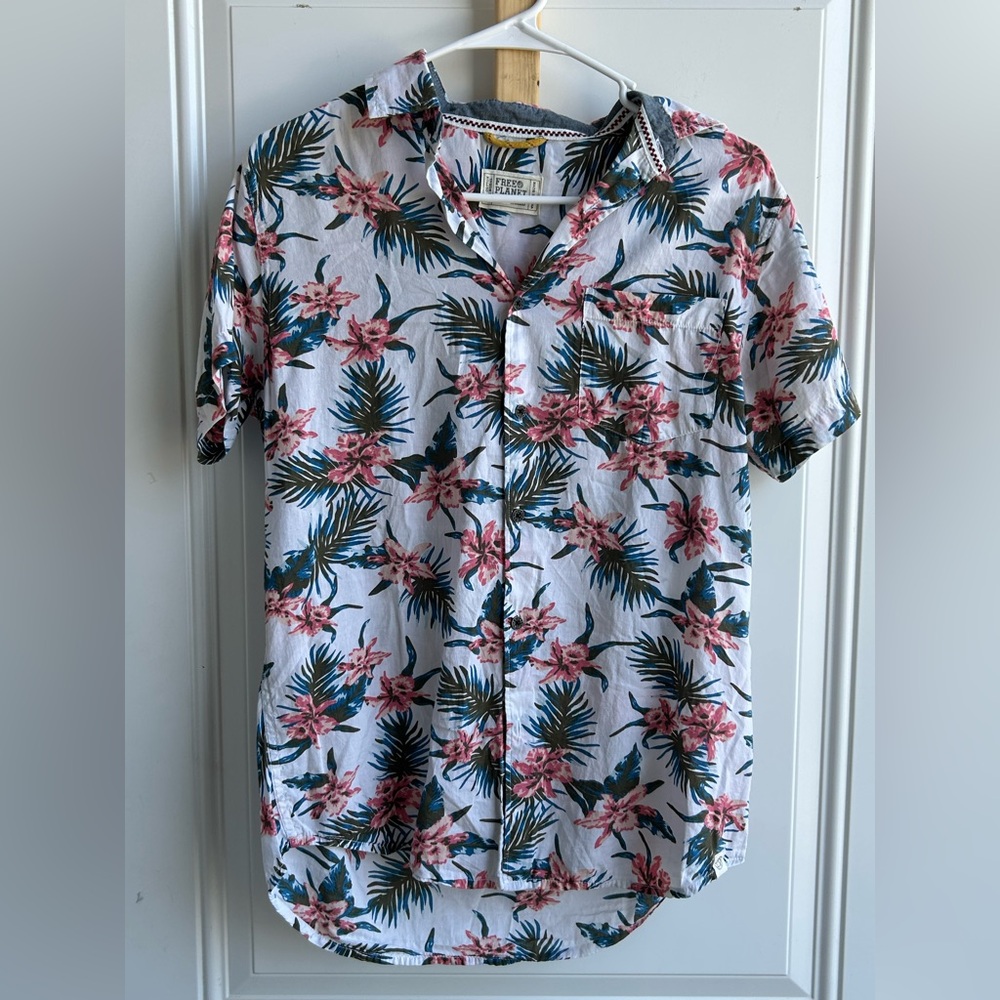 Free Planet | White and Pink Casual Button Down Shirt | Size Small